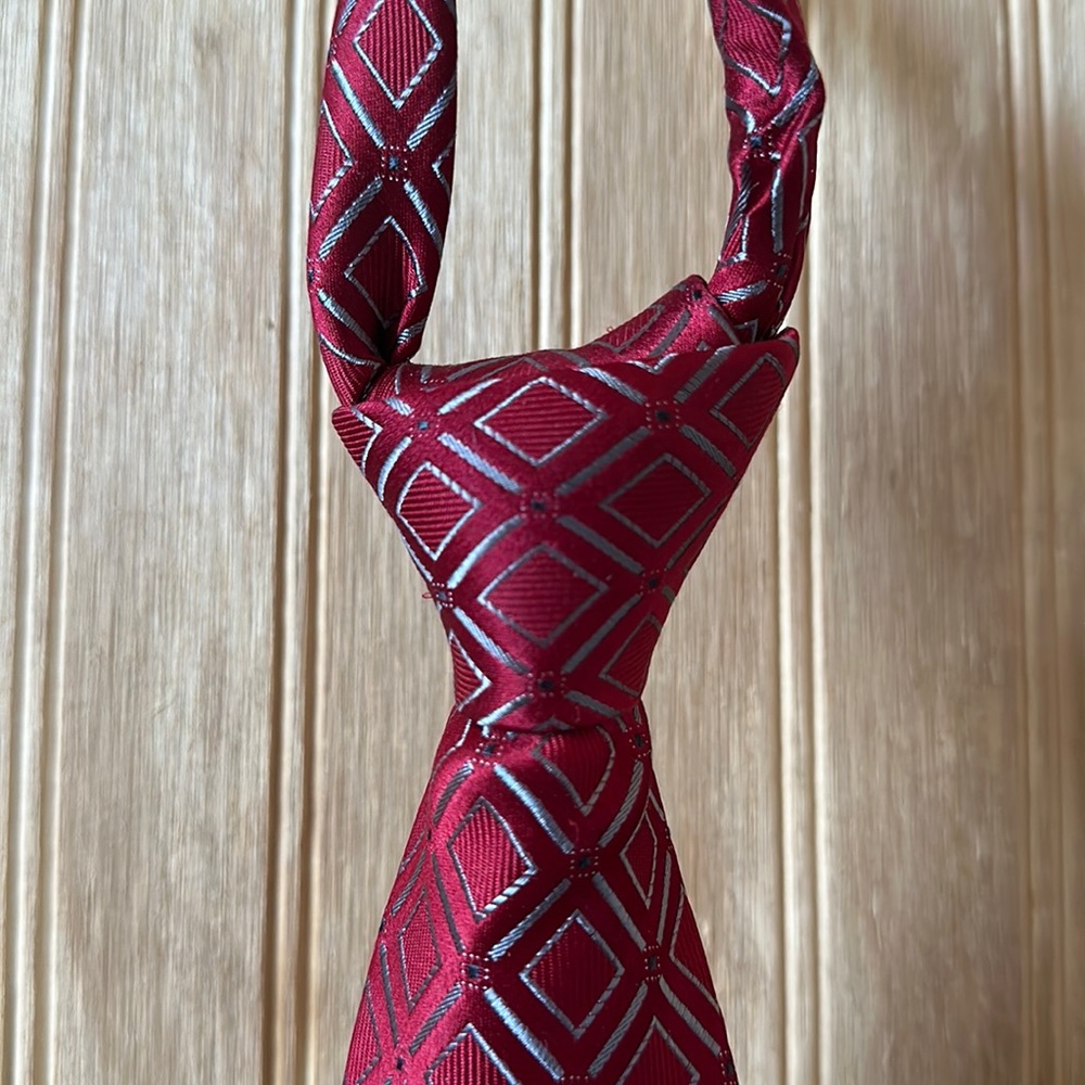 Arrow - Maroon and Silver Tie